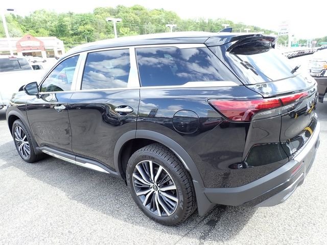 Certified Used 2024 Black INFINITI Sensory image 3
