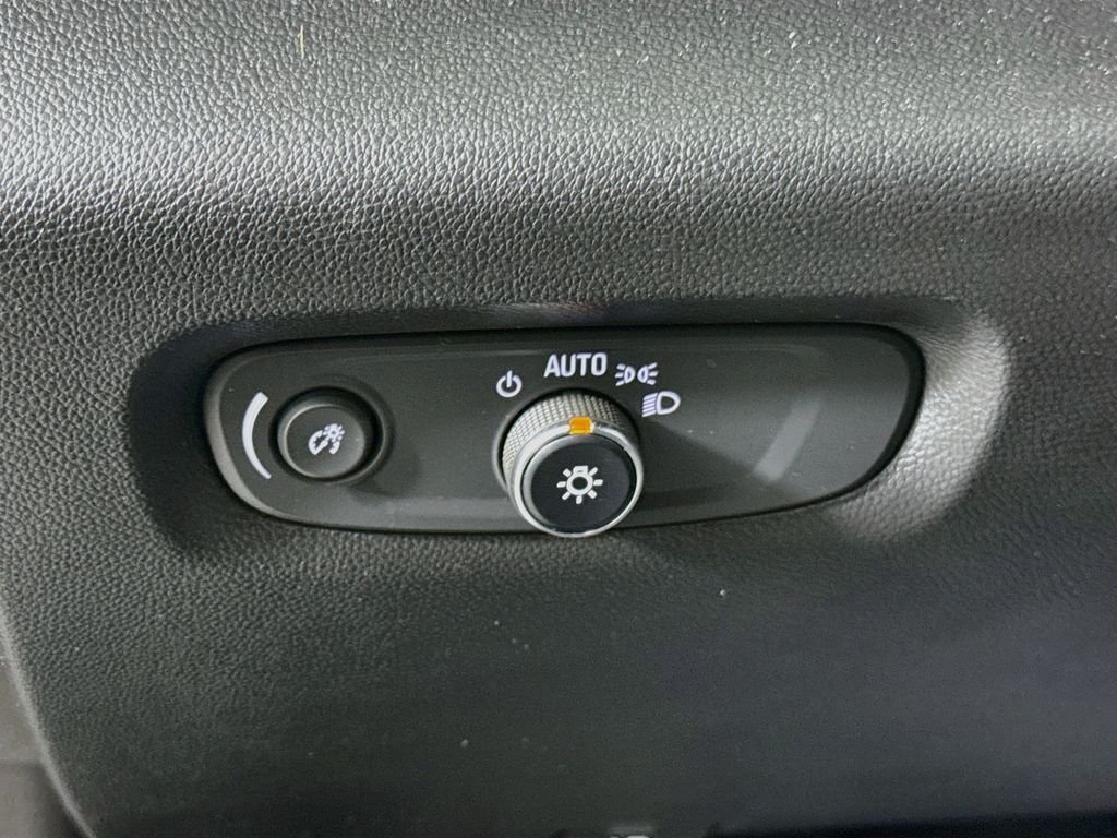 Used 2022 Green Chevrolet LT image 10