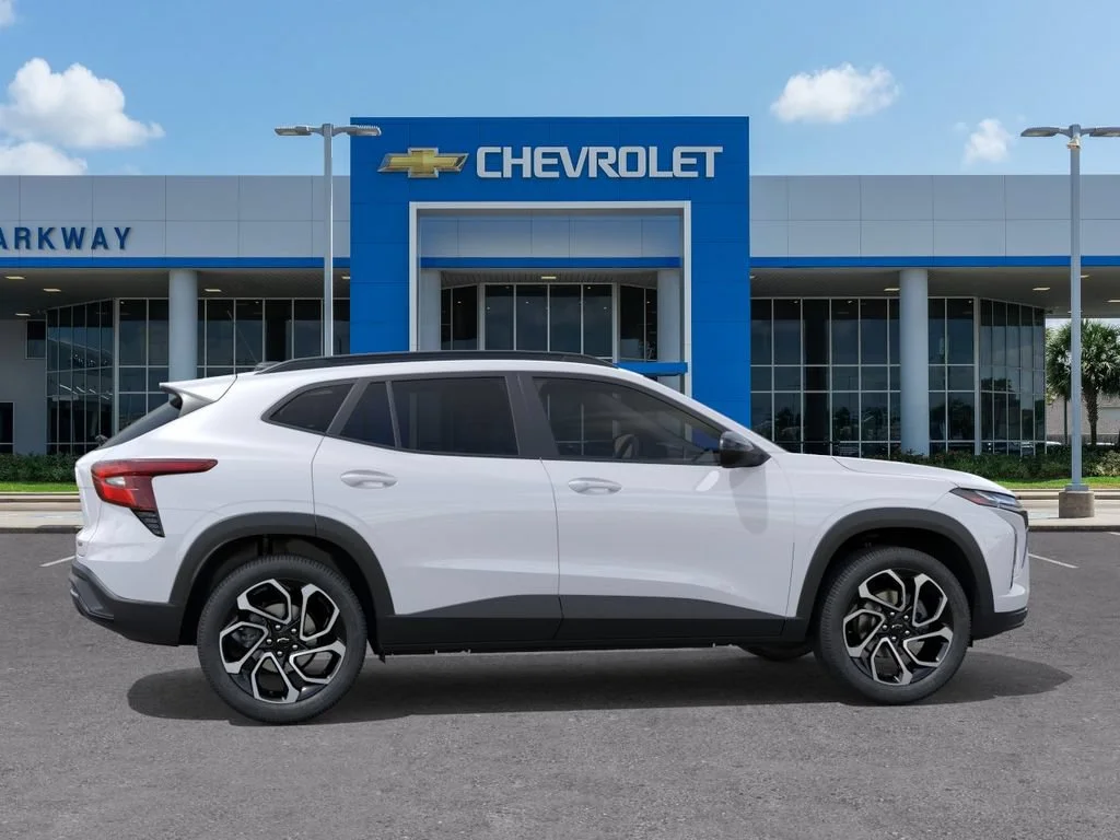 New 2026 Summit White Chevrolet 2RS image 5