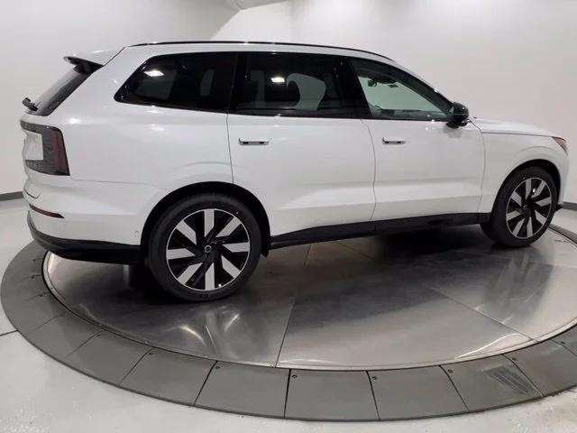 New 2026 Crystal White Volvo Ultra image 5