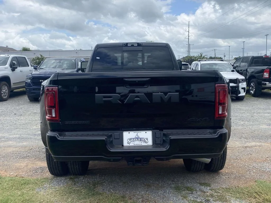 New 2026 Diamond Black Crystal Pearl-Coat Exterior Paint RAM Big Horn image 6