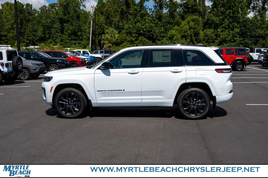 New 2026 Bright White Clear-Coat Exterior Paint Jeep Limited Reserve image 3
