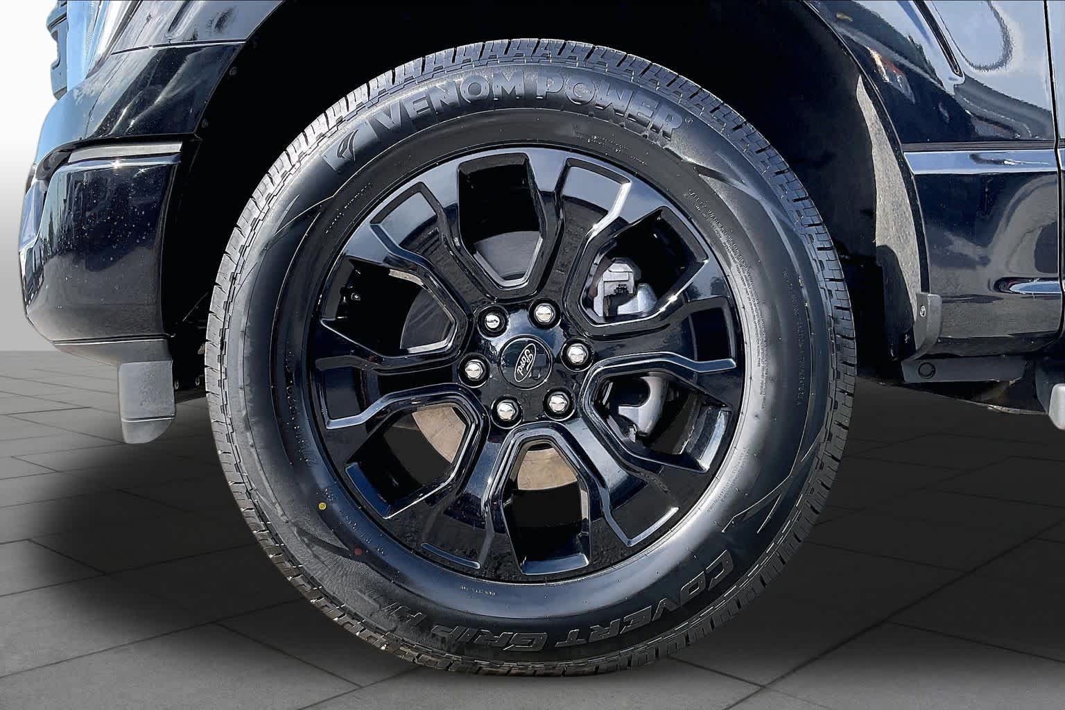Used 2023 Agate Black Metallic Ford XLT image 11