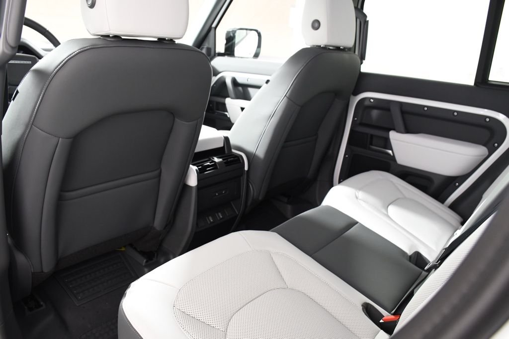 2026 Land Rover Defender S - Photo 27