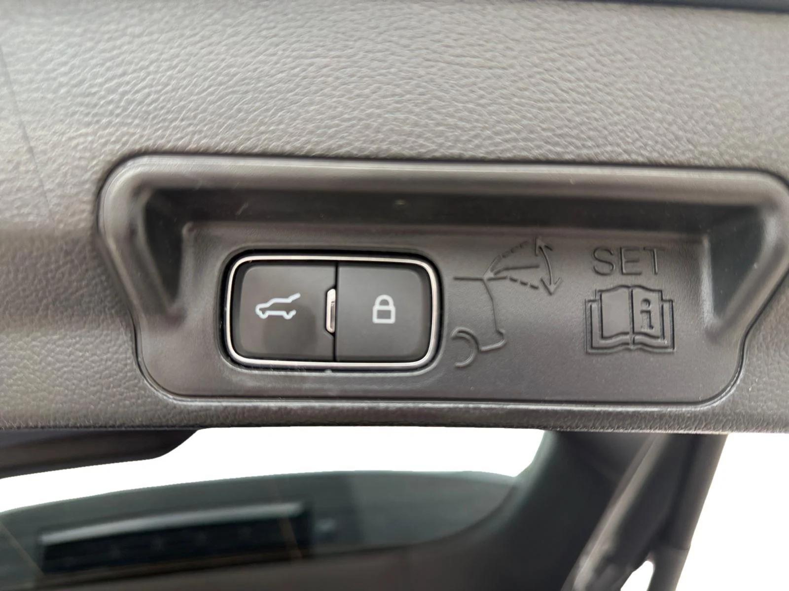 2022 Ford Explorer XLT - Photo 23