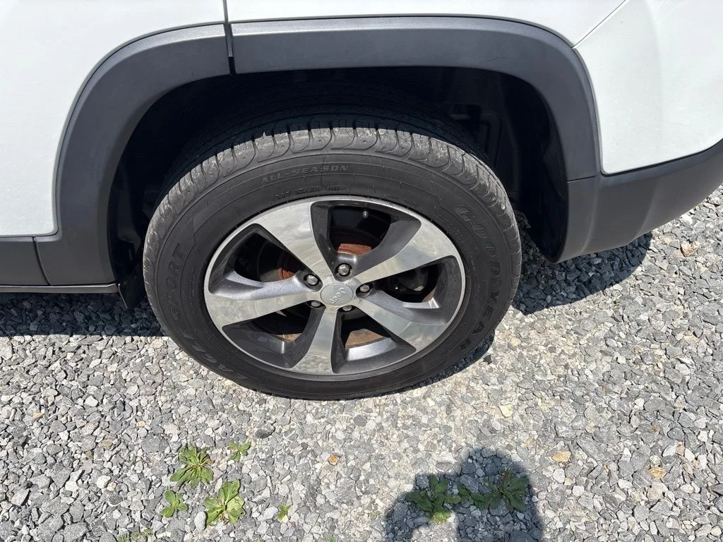 Used 2019 White Jeep Limited image 6