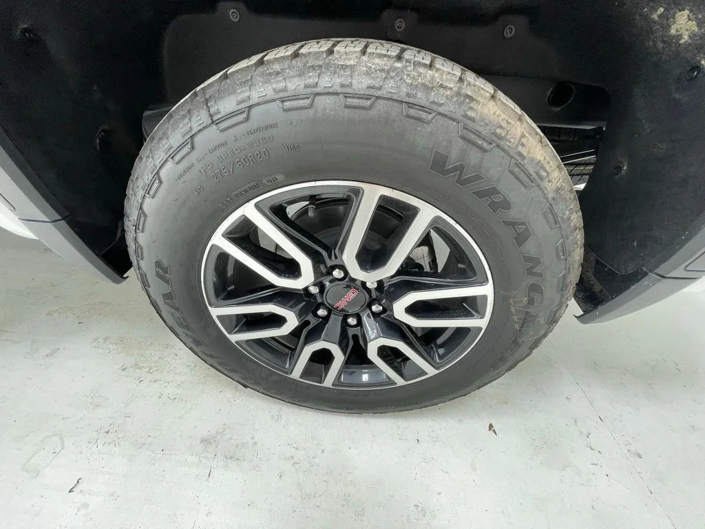 New 2026 White GMC AT4 image 12