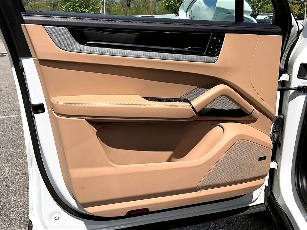 Used 2024 White Porsche Base image 9