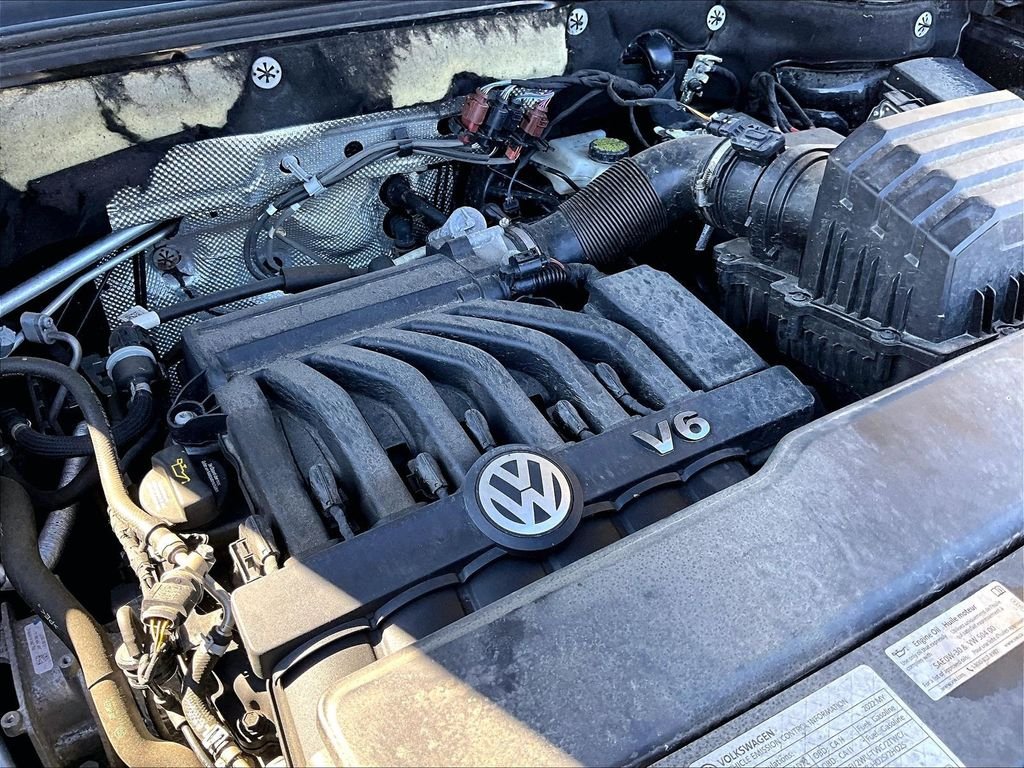 Used 2022 Black Volkswagen 3.6L V6 SE w/Technology image 36