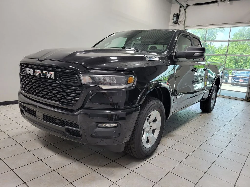 New 2026 Diamond Black Crystal Pearl-Coat Exterior Paint RAM Big Horn/Lone Star image 3