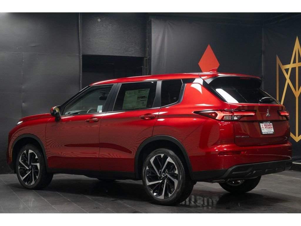 2025 Mitsubishi Outlander Plug-in Hybrid SE - Photo 8
