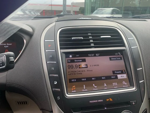 Used 2019 Blue Lincoln Reserve image 11