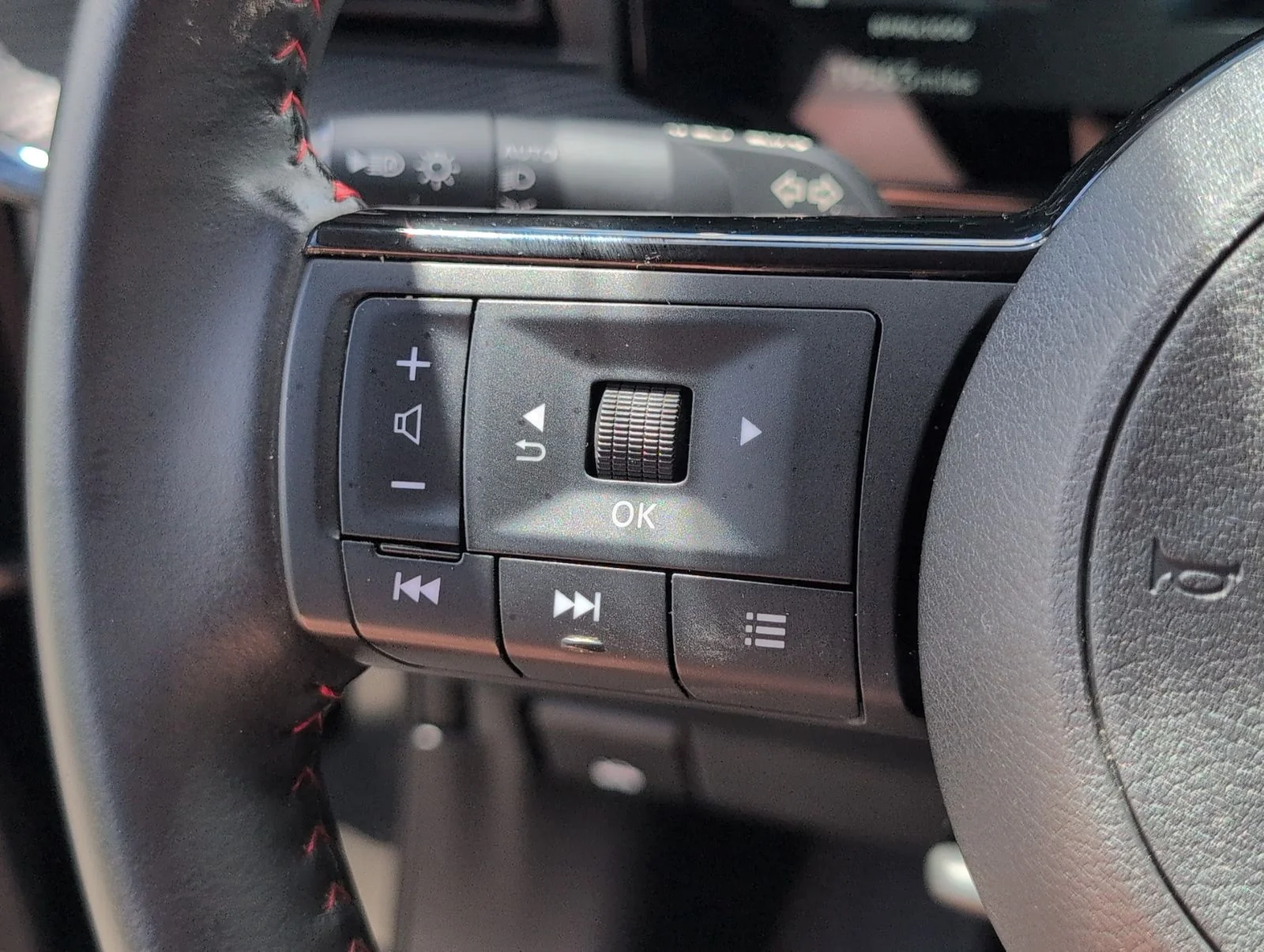Used 2025 Black Nissan SR image 26