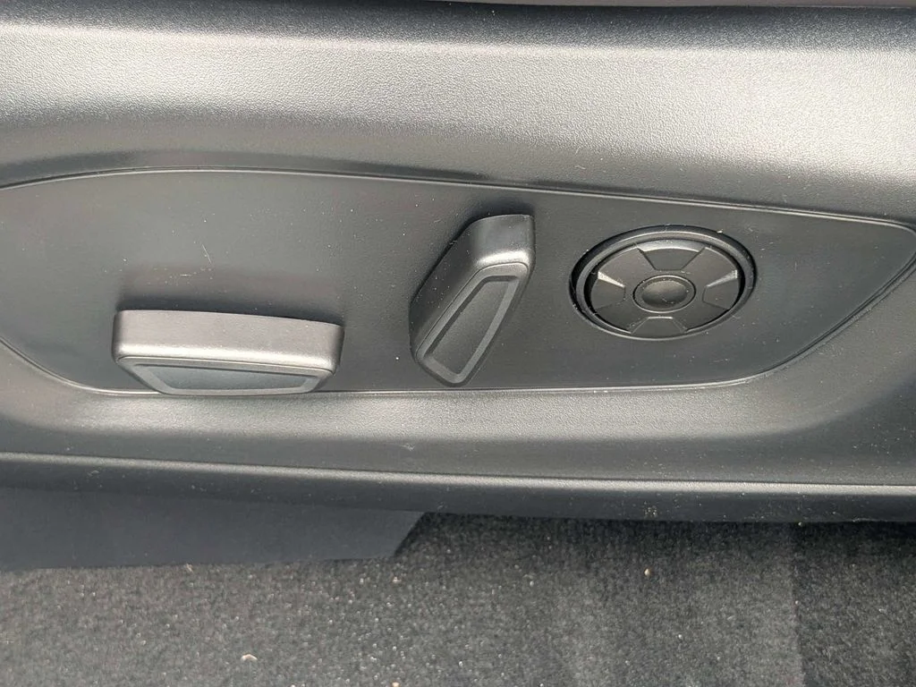 New 2026 Star White Metallic Tri-Coat Ford Platinum™ image 21