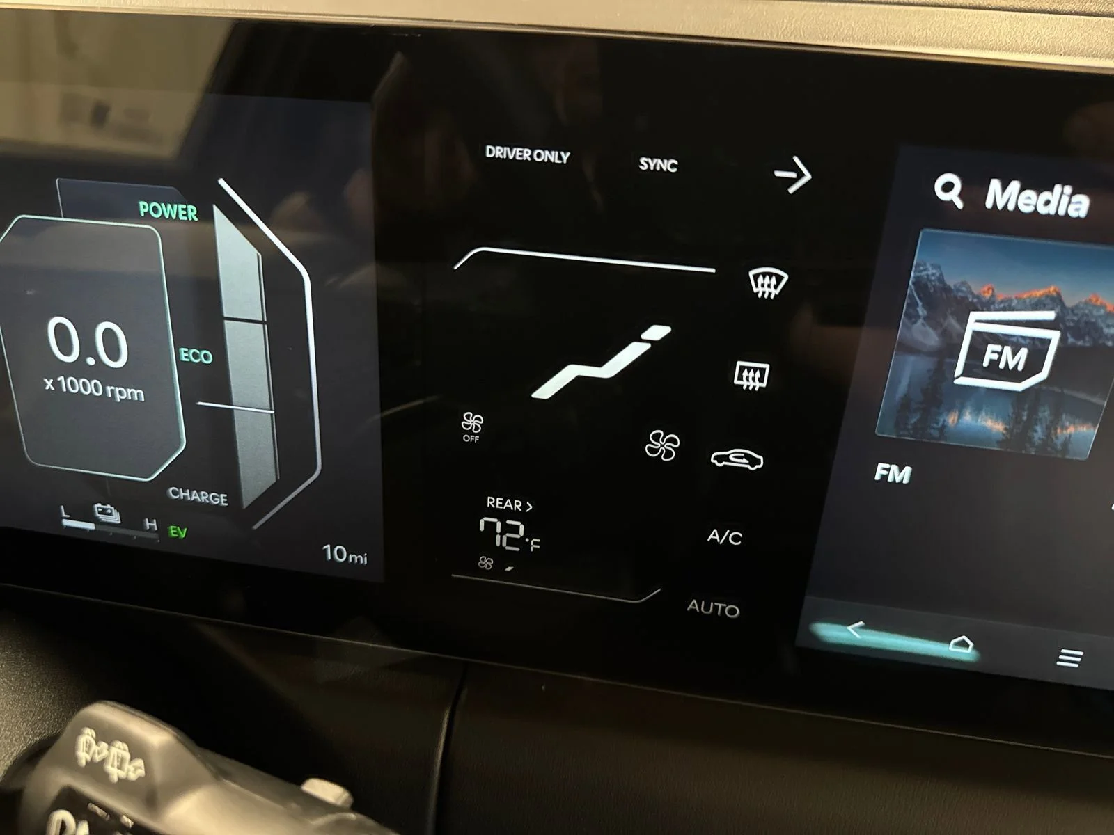 New 2027 Glacial White Pearl Kia X-Line SX image 19