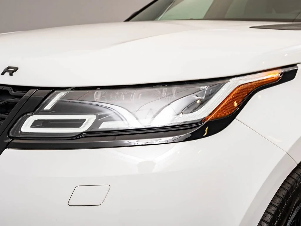 Used 2023 Fuji White Land Rover R-Dynamic S MHEV image 15