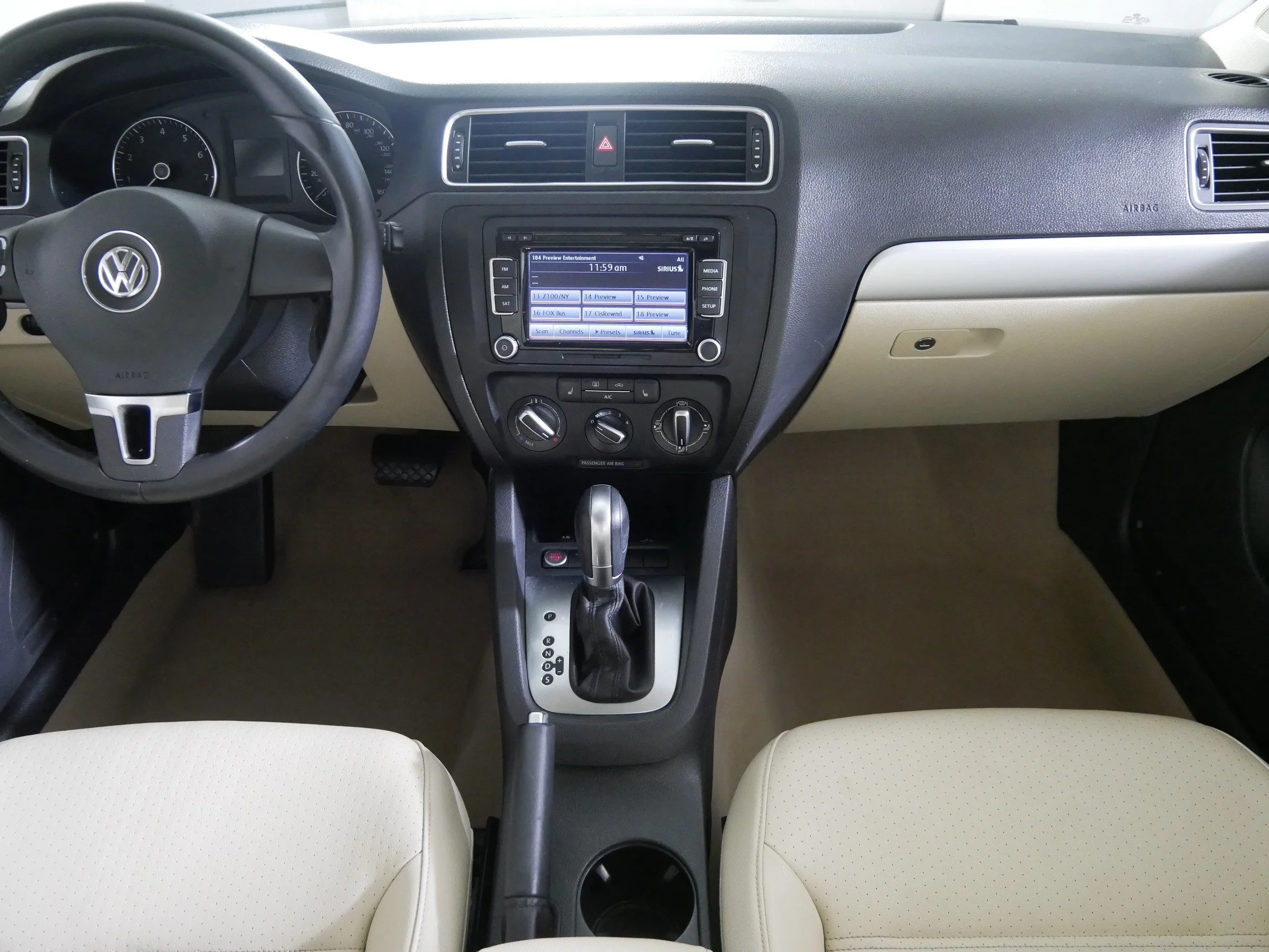 Used 2014 Candy White Volkswagen SE w/Connectivity/Sunroof image 10