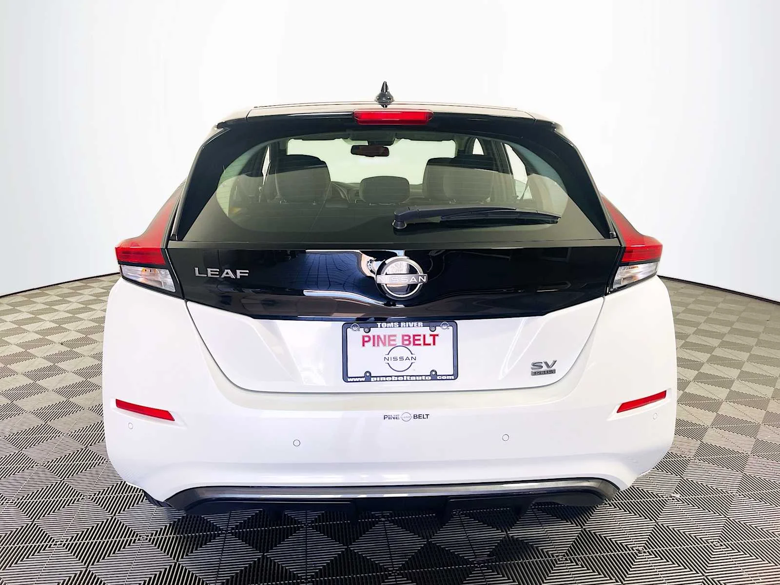 Used 2025 Super Black/Pearl White Nissan SV PLUS image 5