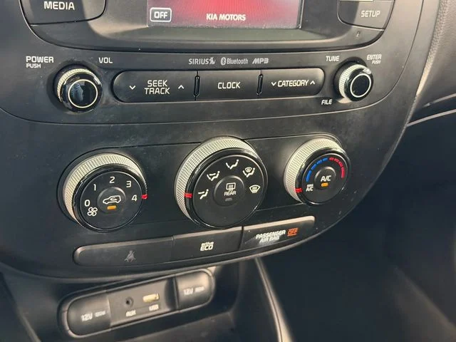 Used 2015 Green Kia Base image 19