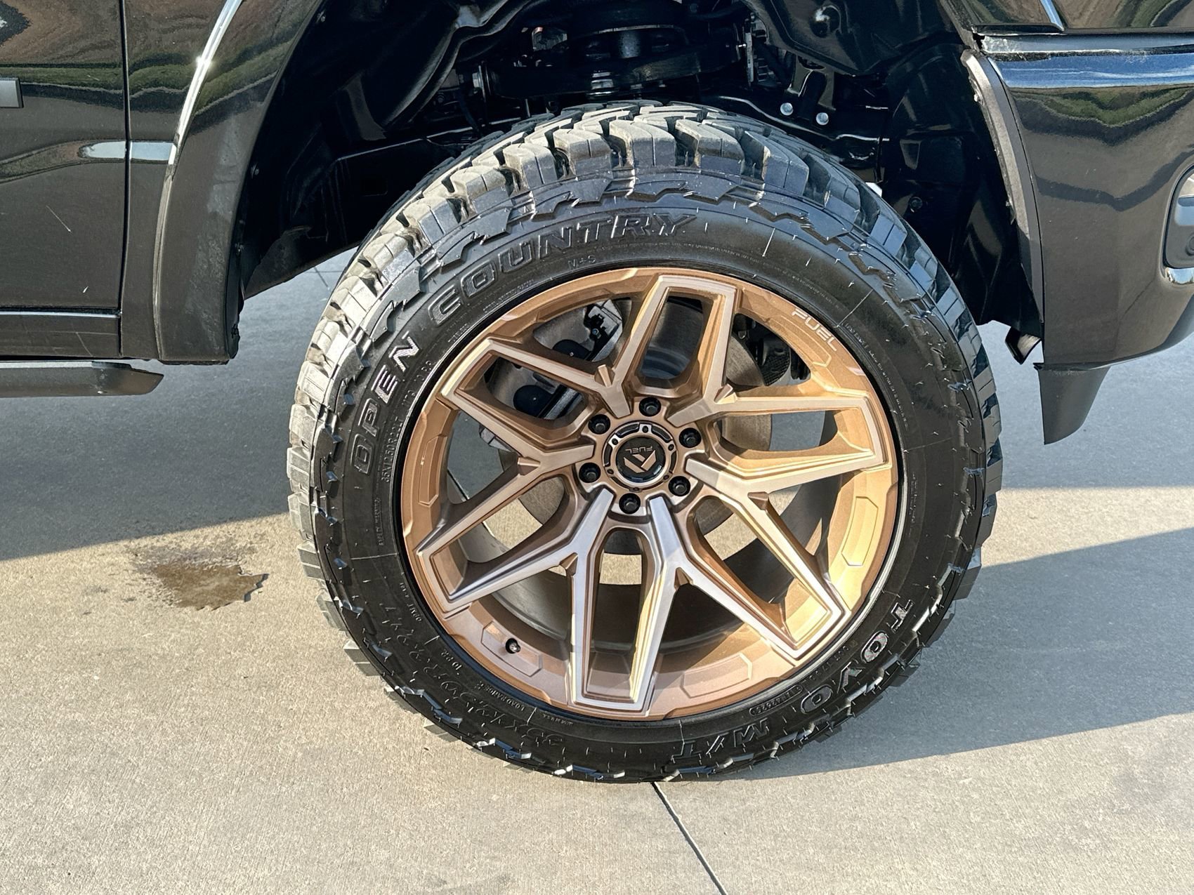 New 2026 Diamond Black Crystal Pearlcoat Ram Laramie image 10