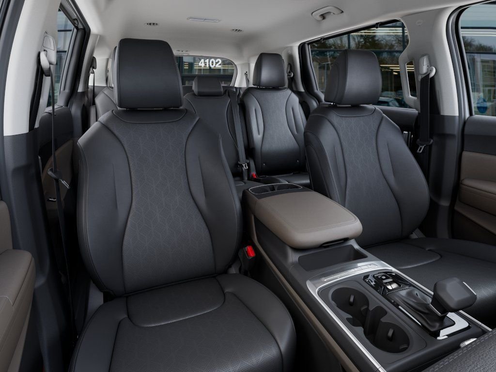 New 2027 Snow White Pearl Kia EX image 15