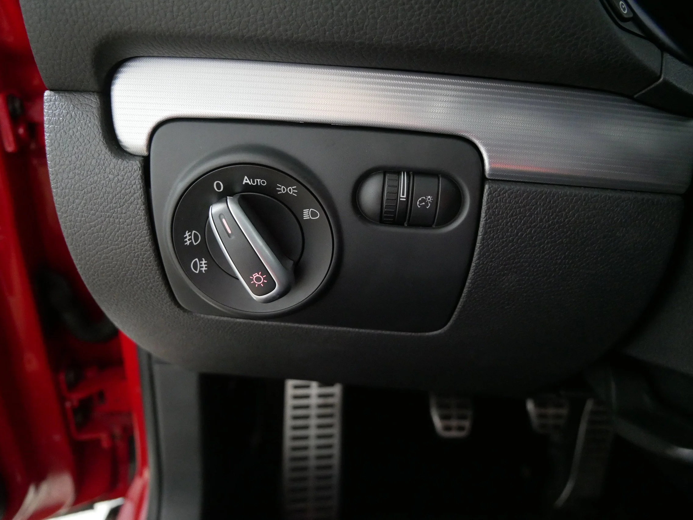 Used 2013 Tornado Red Volkswagen  image 26