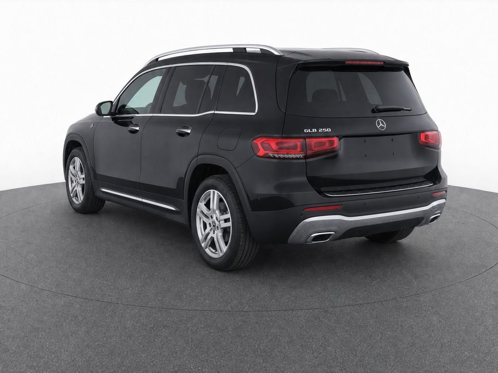 Certified Used 2020  Mercedes-Benz GLB 250 image 3