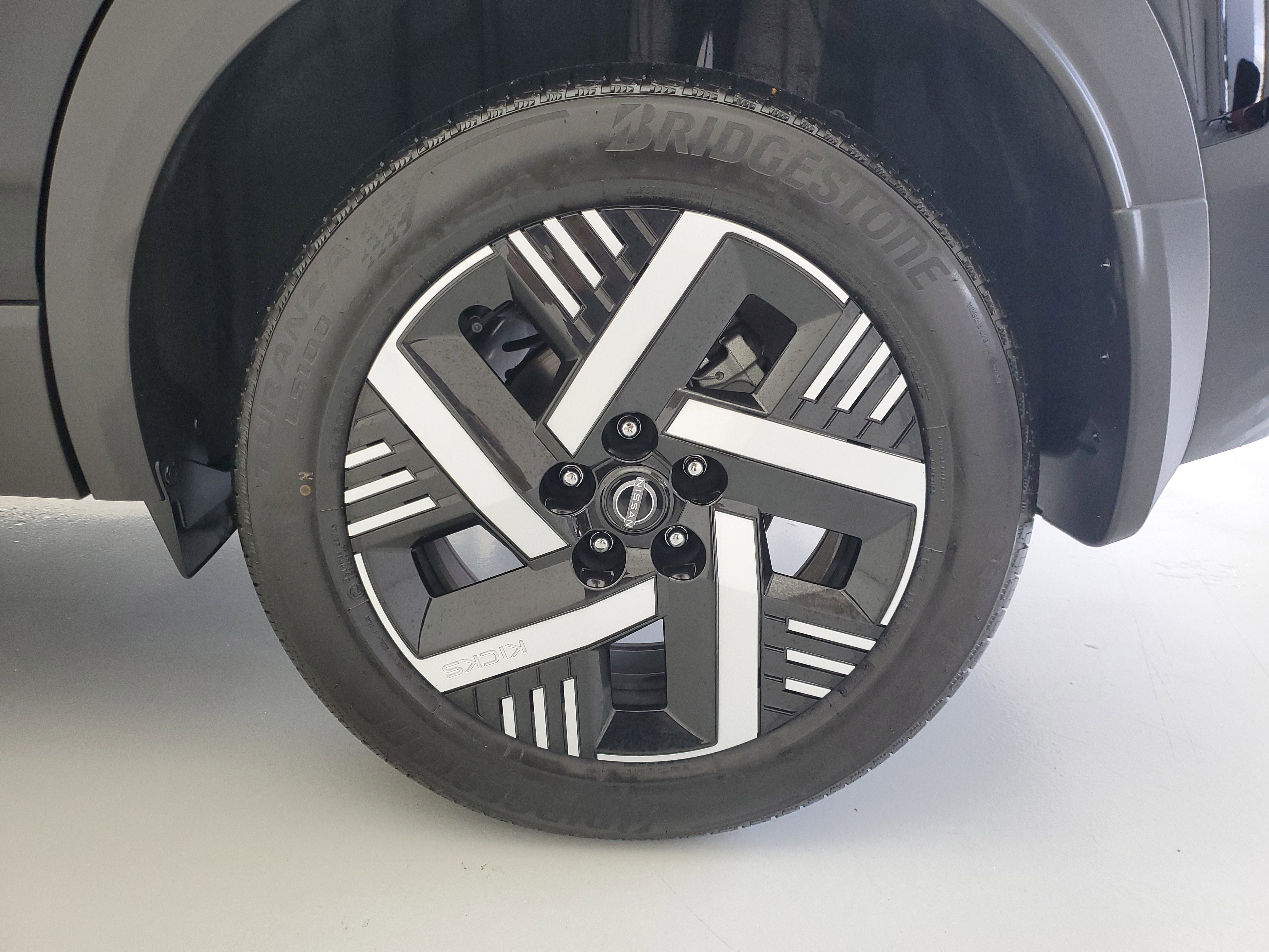 Used 2025 Super Black Nissan SV image 11