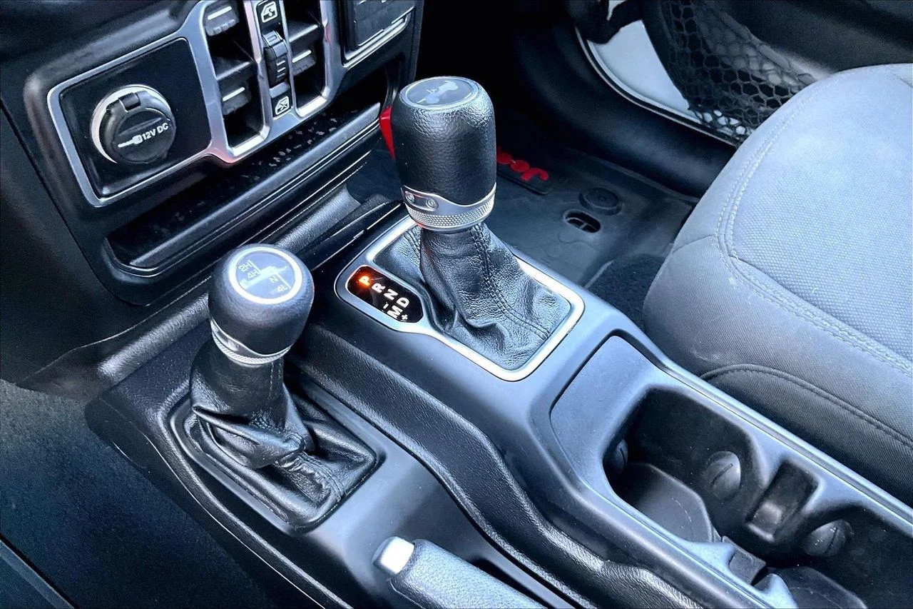 Used 2022 White Jeep Sport S image 30