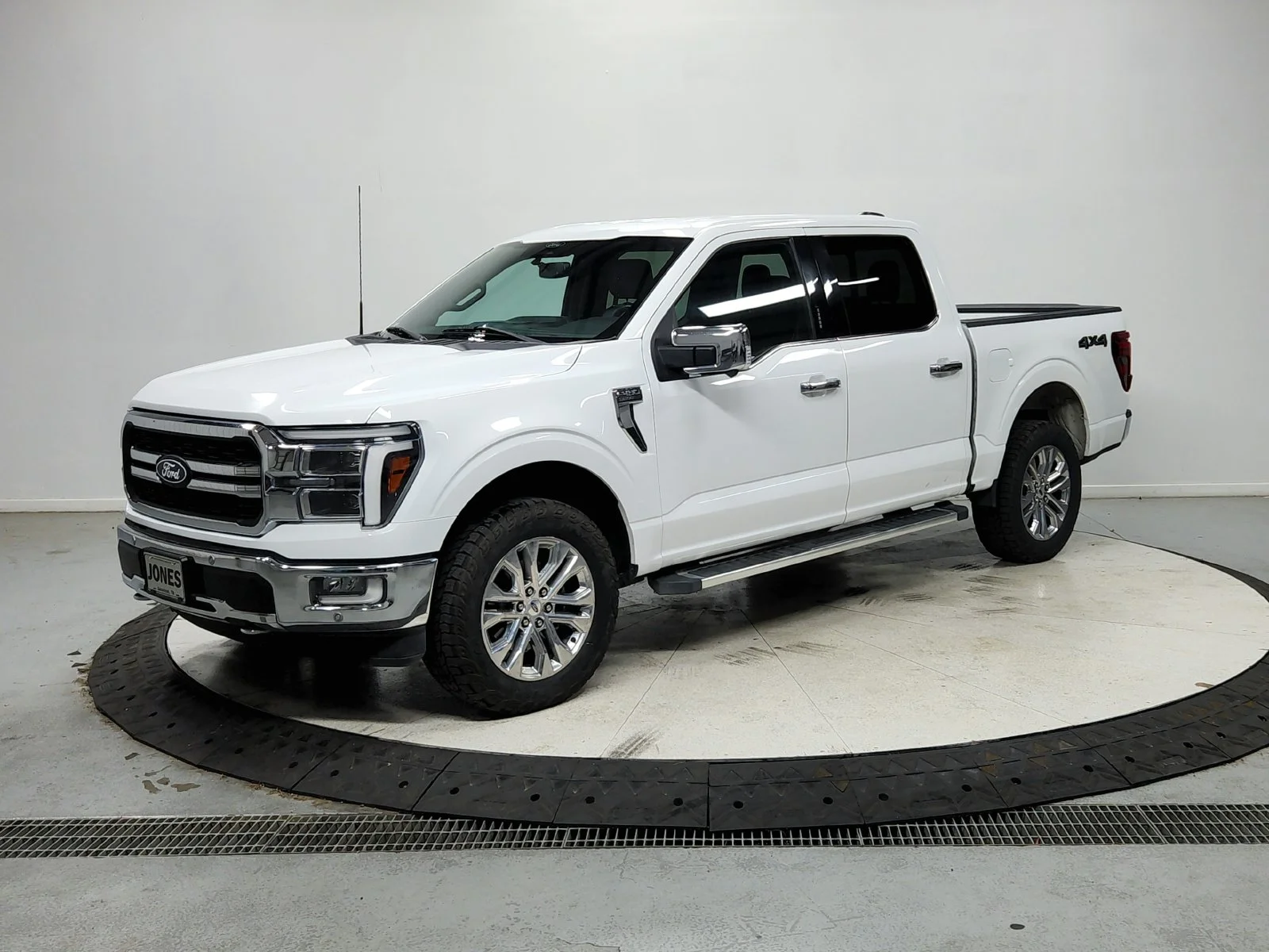 Used 2024 White Ford Lariat image 4