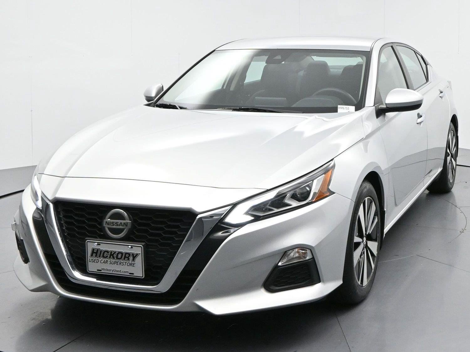 Used 2022 Brilliant Silver Metallic Nissan 2.5 SV image 3