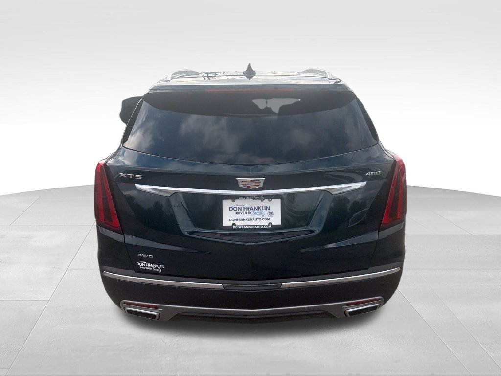 Used 2025 Green Cadillac Premium Luxury image 5