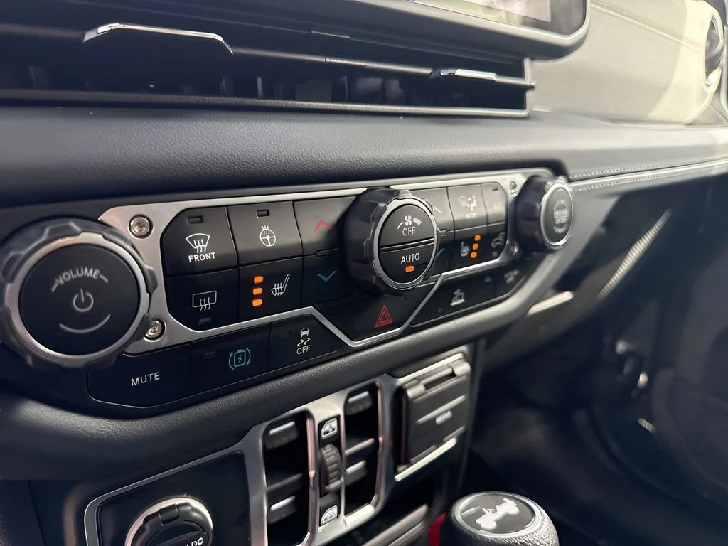Used 2025 Black Jeep Sahara image 21