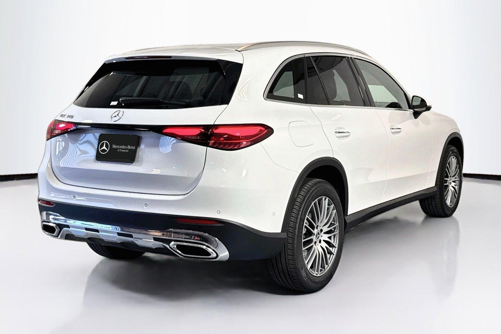 New 2026 Polar White Mercedes-Benz GLC 300 image 5