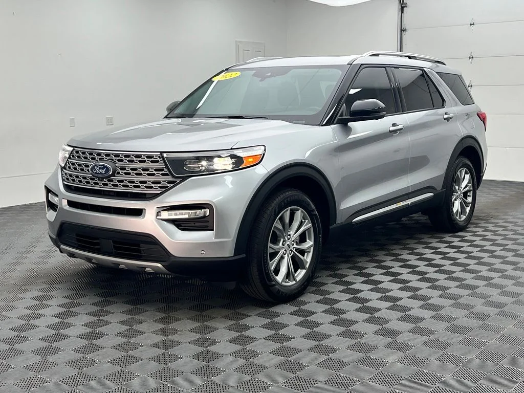 Used 2022 Silver Ford Limited image 2