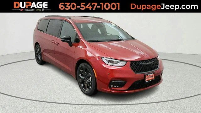 2026 Chrysler Pacifica Select's photo