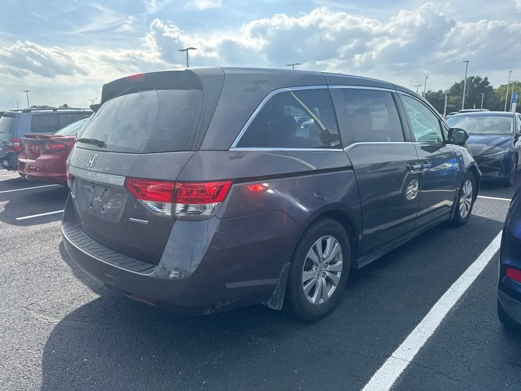 Used 2016  Honda SE image 4