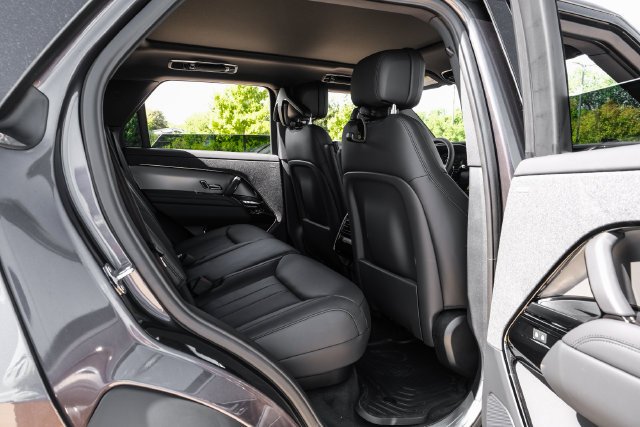 New 2027 Charente Grey Land Rover SE image 34