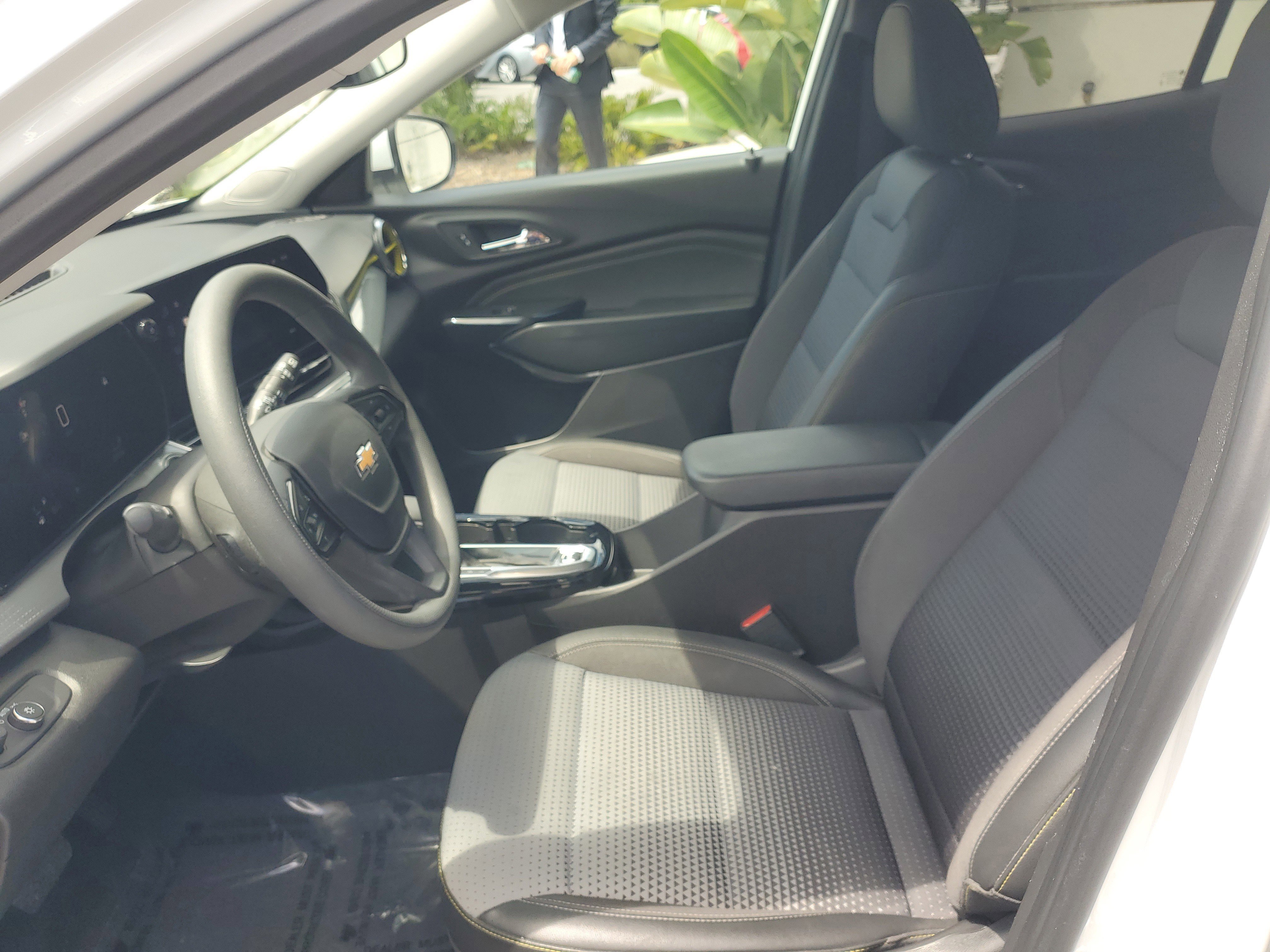 Used 2025 Summit White Chevrolet LT image 14