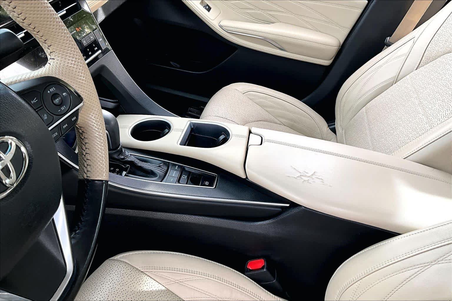 Used 2019 Wind Chill Pearl Toyota Limited image 13