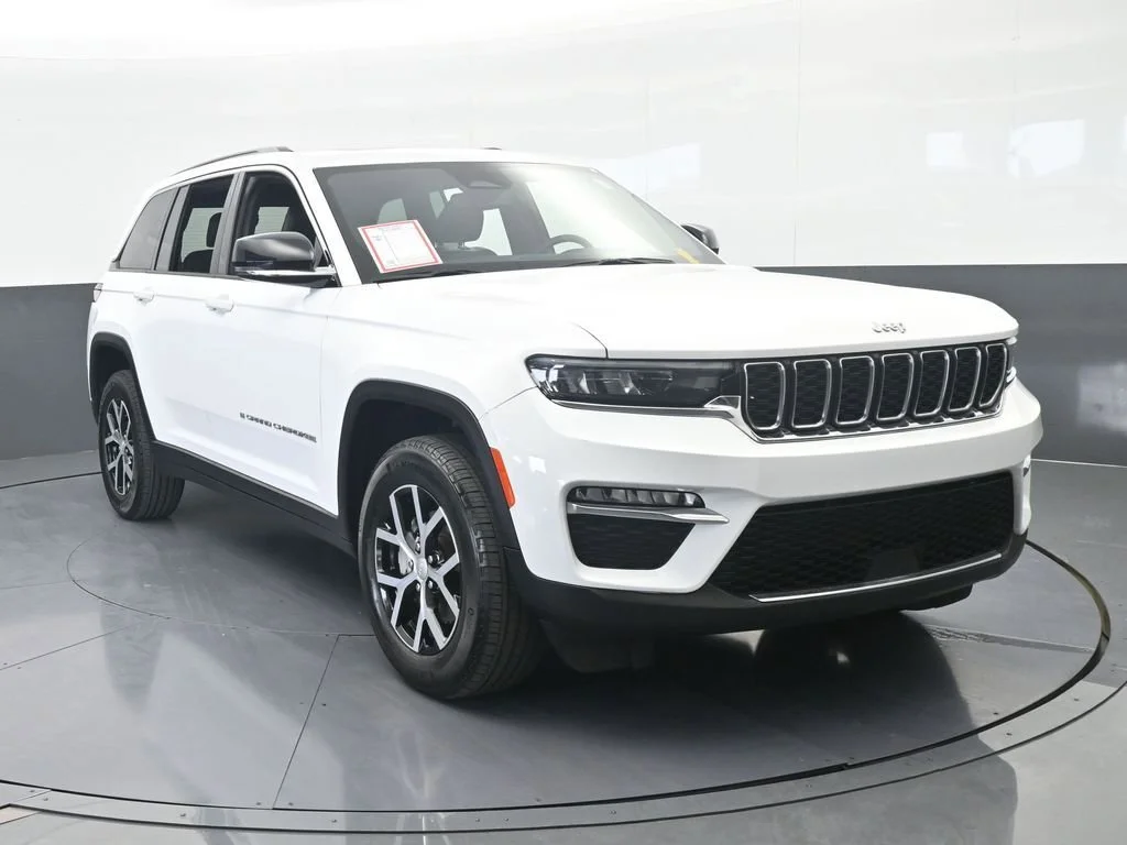 Used 2024 White Jeep Limited image 9