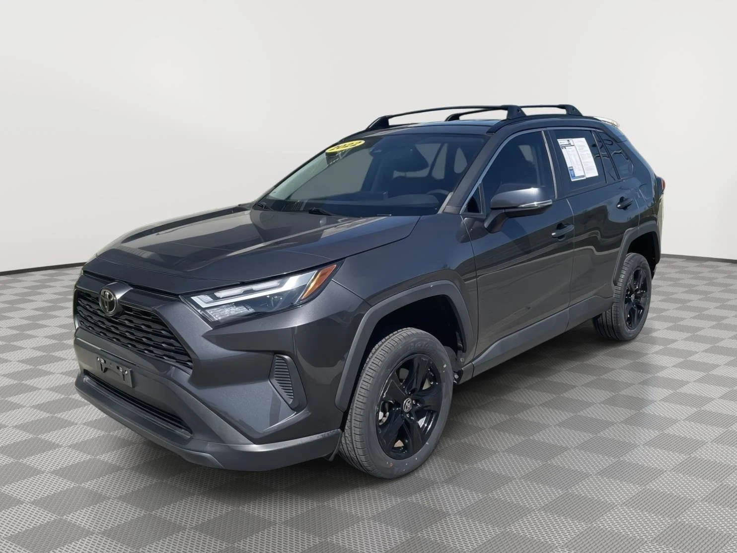 Used 2022 Magnetic Gray Metallic Toyota XLE image 4
