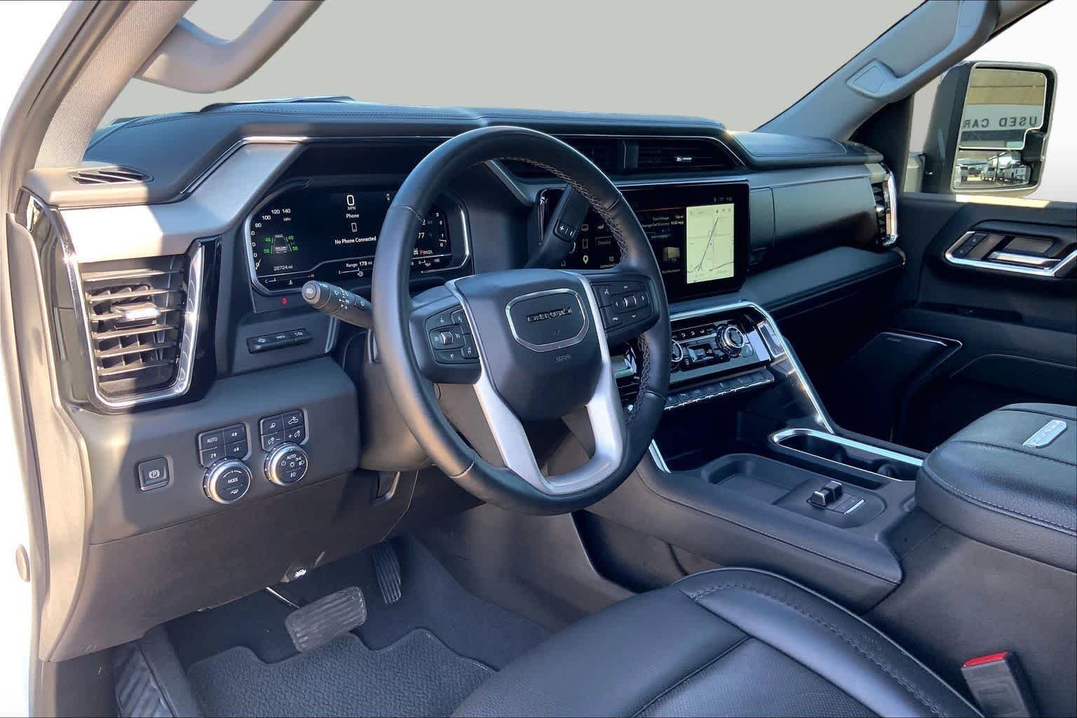 Used 2025 White Frost Tricoat GMC Denali image 16