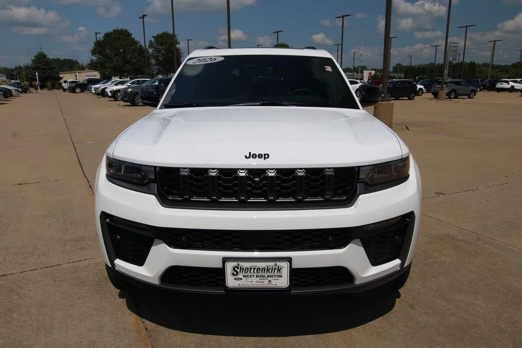 New 2026 Bright White Clear-Coat Exterior Paint Jeep Limited image 2