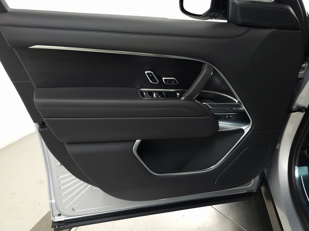 2025 LAND ROVER RANGE ROVER - Image 11