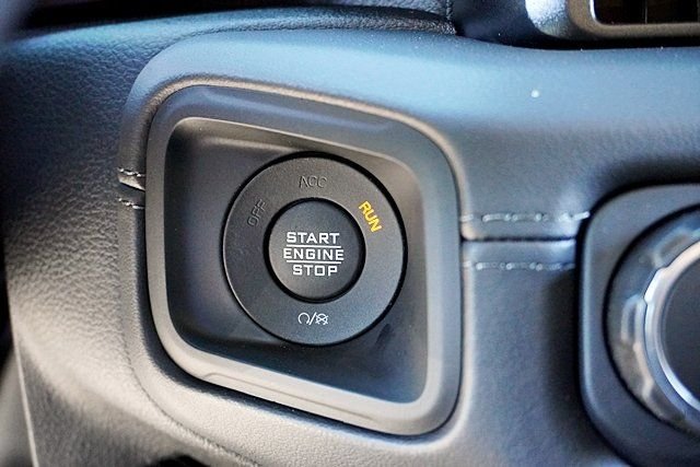 New 2026 Granite Crystal Metallic Clear-Coat Exterior Paint Jeep Rubicon image 34