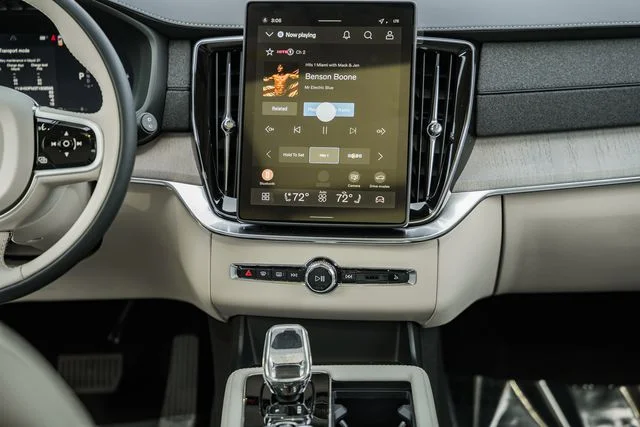 New 2026 Crystal White Volvo T8 Ultra image 21