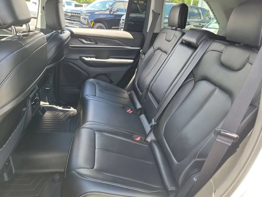 Used 2023 White Jeep Limited 4x4 image 26