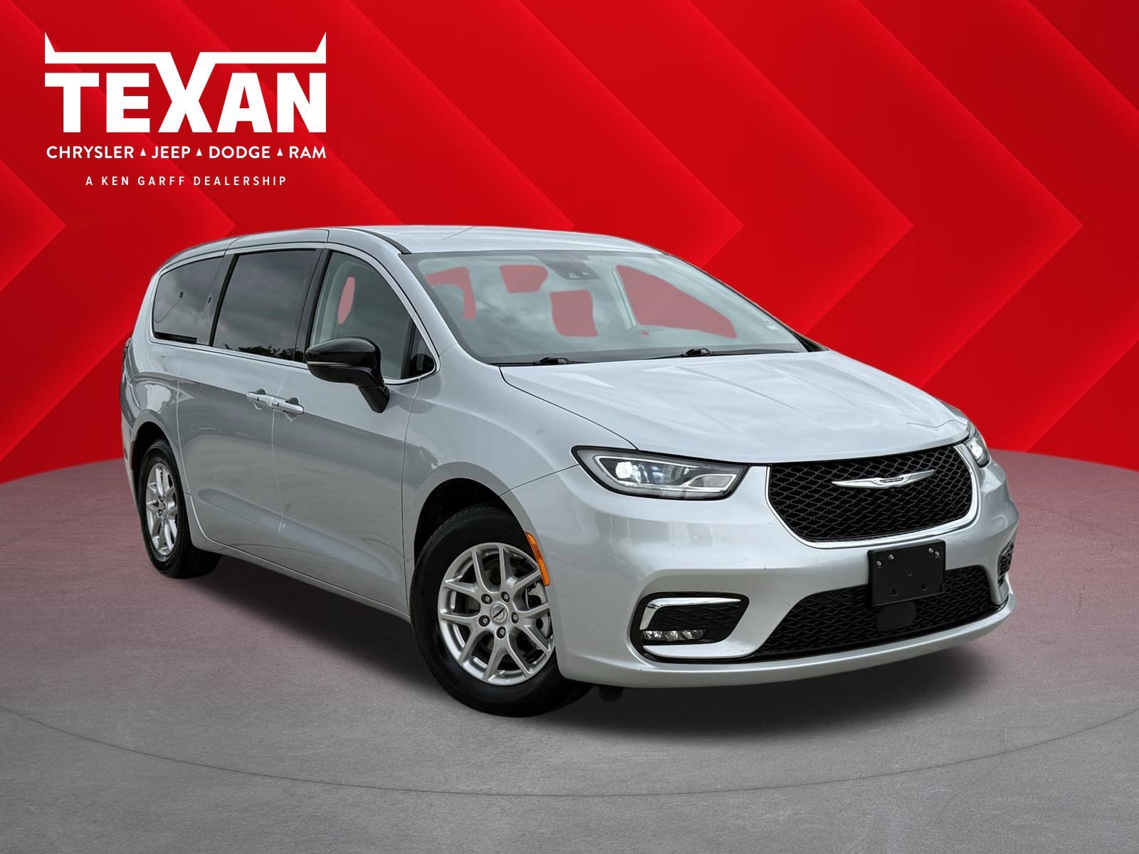 2024 Chrysler Pacifica Touring L's photo