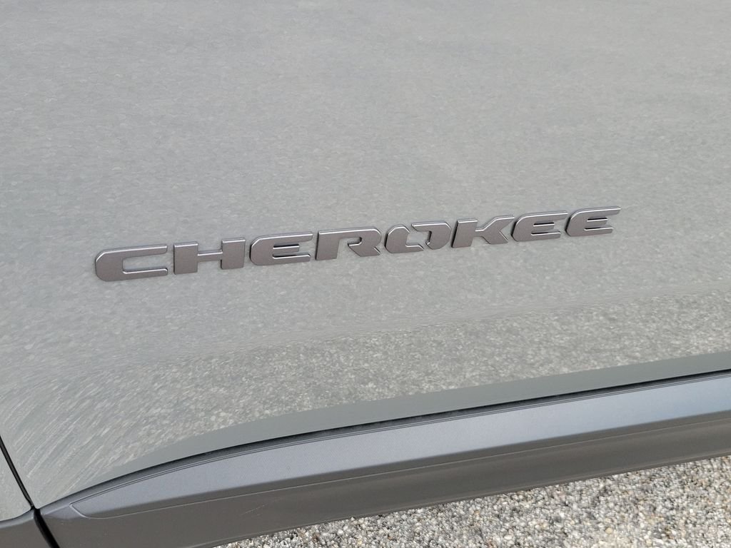 New 2026 Sting-Gray Clear-Coat Exterior Paint Jeep Limited image 5